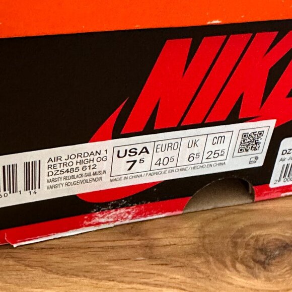 2022 Air Jordan 1 Retro High OG 'Chicago Lost & Found' 7.5 US - Picture 10 of 11